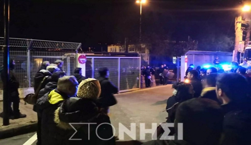 Μυτιλήνη και Χίος: “Μυρίζει μπαρούτι” για το προσφυγικό με αστυνομικούς και κατοίκους!
