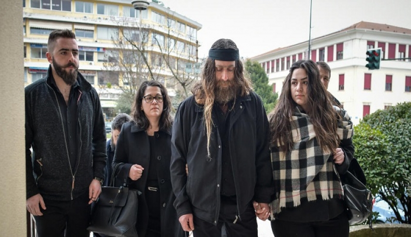Ένταση στη δίκη Γιακουμάκη: Λογομαχία με πρώην συμφοιτητή του Βαγγέλη με τον πατέρα του