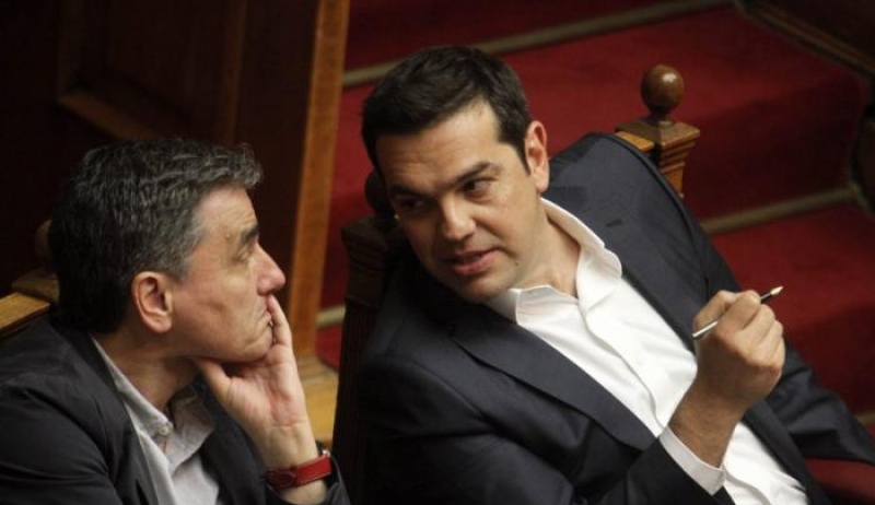 Διπλό μήνυμα από τους δανειστές – Πάει αργότερα το χρέος, νωρίτερα το αφορολόγητο