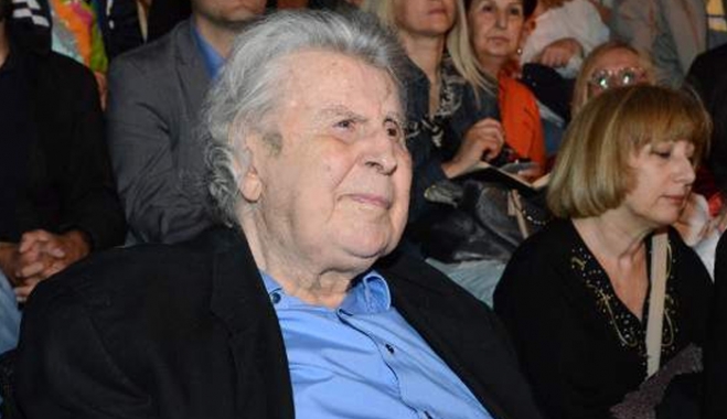 Ο Μίκης Θεοδωράκης γυρίζει την πλάτη στον Λαφαζάνη: Ας μην τους κάνουμε τη χάρη...