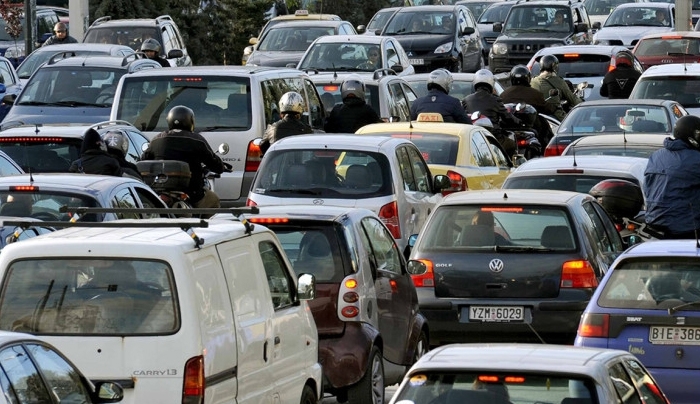 Τι εξετάζεται για το χάος με τα ανασφάλιστα ΙΧ