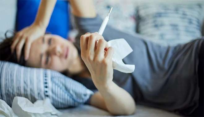 ΕΟΔΥ: Οι παράγοντες κινδύνου της μηνιγγίτιδας και τα μέτρα πρόληψης της νόσου