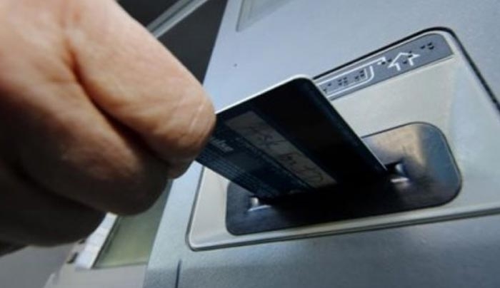 Νέα χαλάρωση στα capital controls-1.800 ευρώ το μήνα το όριο ανάληψης από το Σεπτέμβριο