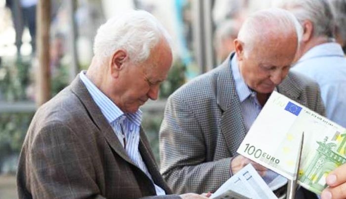 Πόσο θα μειωθεί η σύνταξη σε όσους αποχωρήσουν πριν από τα 67 (παραδείγματα)