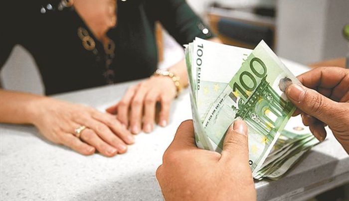 «Αυξήσεις» σε μισθούς και μειώσεις σε συντάξεις έφερε το 2015