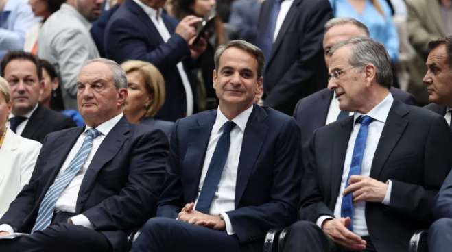 Χαμηλοί τόνοι από το Μαξίμου μετά τις «βόμβες» Σαμαρά και την αυστηρή κριτική Καραμανλή
