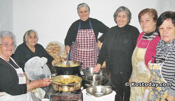 Πλήθος κόσμου στην "Παναγία των Καστριανών" στο Παλιό Πυλί, μαγικό τοπίο και εικόνες! (βίντεο-φωτό)