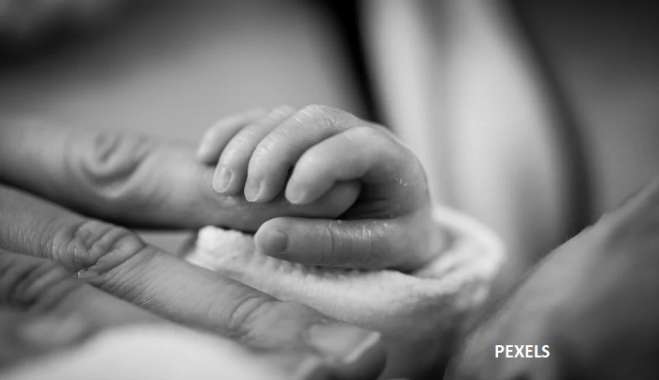 «Μαίες στο σπίτι»: Νέο πρόγραμμα από το υπουργείο Υγείας, ποιες περιπτώσεις αφορά