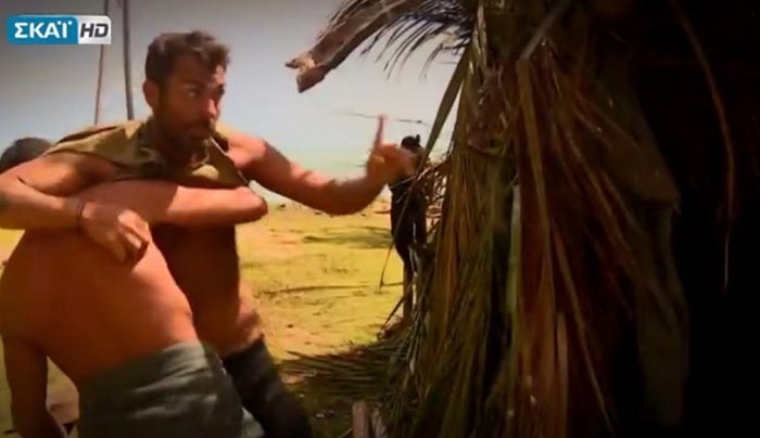 Survivor - Αγγελόπουλος: Άγριος καβγάς με Χανταμπάκη - Τους χώρισαν οι συμπαίκτες τους [βίντεο]