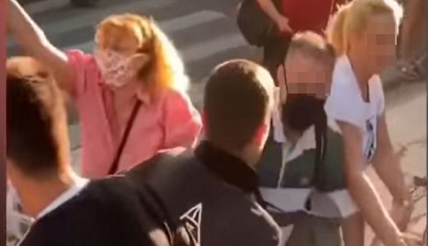Χάος έξω από σχολείο στον Αλιμο: Γονείς προσπάθησαν να σπάσουν την κατάληψη -Ενταση με μαθητές [βίντεο]