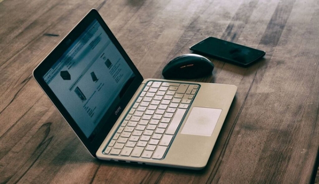 Τηλεκπαίδευση: Ποιοι θα πάρουν δωρεάν laptop και tablet