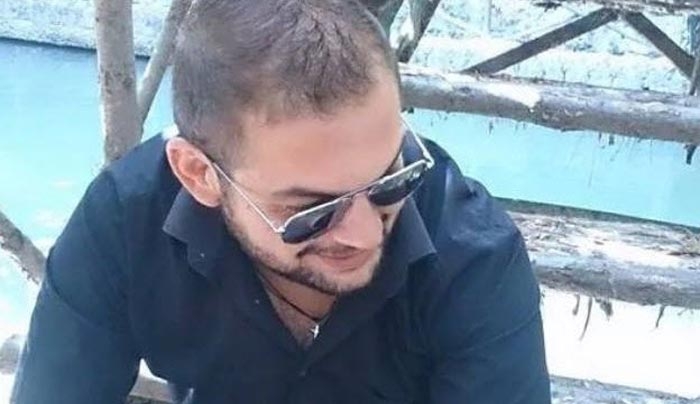 "Κύριοι, Σηκωθείτε από τον καναπέ σας"