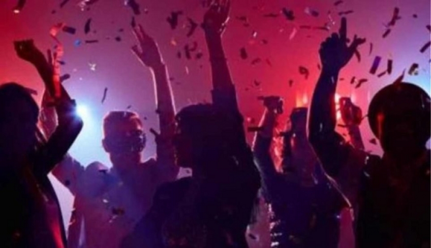 Πρόστιμο 50.000 ευρώ σε 46χρονη για κορωνοπάρτι με 100 άτομα