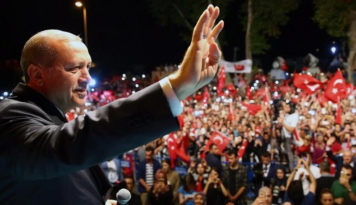 «Λουκέτο» σε 130 κανάλια, εφημερίδες περιοδικά με φιρμάνι σουλτάνου