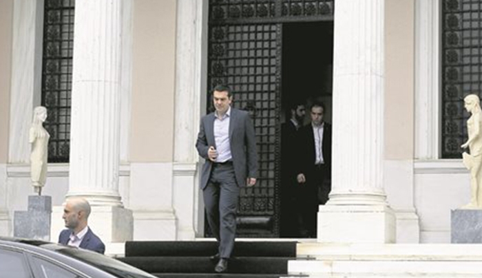 Εκλογολογία έξω, καμπανάκια μέσα | Καμία πρόοδος στη διαπραγμάτευση