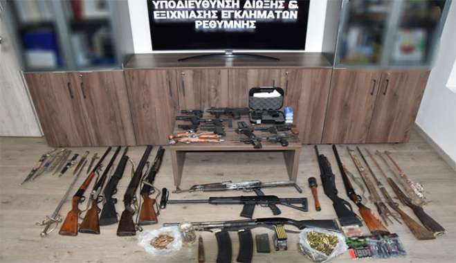 Συνεχίζονται οι συλλήψεις για όπλα και πυρομαχικά στην Κρήτη: Καλάσνικοφ και χιλιάδες φυσίγγια σε Ρέθυμνο και Χανιά, εντόπισαν οι αρχές (φωτό)