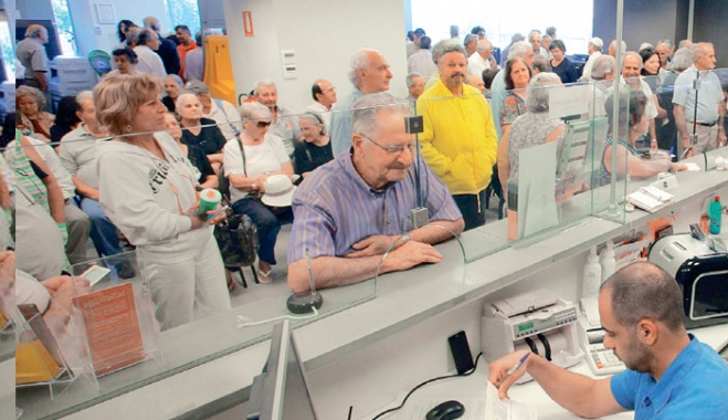 Ανάληψη 420 ευρώ κάθε ημέρα της εβδομάδας - Χαλαρώνουν κι άλλο τα capital controls για τις επιχειρήσεις