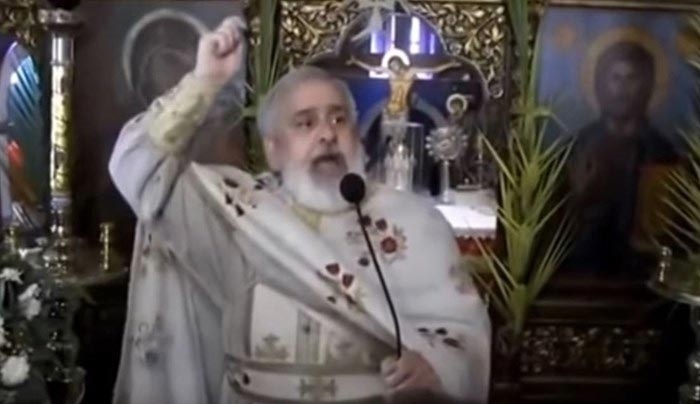Ιερέας από τη Ρόδο ξεσπά: Όλοι οι άθεοι παίρνουν συντάξεις 7-8 χιλιάδες ευρώ τον μήνα - ΒΙΝΤΕΟ