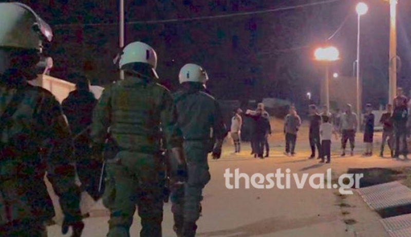 Αγρια επεισόδια με μαχαίρια και πετροπόλεμο μεταξύ προσφύγων στα Διαβατά [βίντεο]