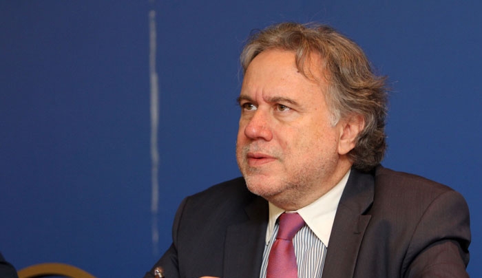 Νέος νόμος για συλλογικές συμβάσεις και μισθούς έως το τέλος του 2015