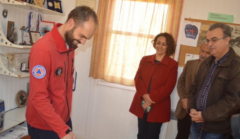 ΜΕ ΑΙΣΙΟΔΟΞΙΑ ΚΑΙ ΧΑΜΟΓΕΛΑ Η ΚΟΠΗ ΠΙΤΑΣ ΤΗΣ ΕΛΛΗΝΙΚΗΣ ΟΜΑΔΑΣ ΔΙΑΣΩΣΗΣ ΚΩ (βίντεο)