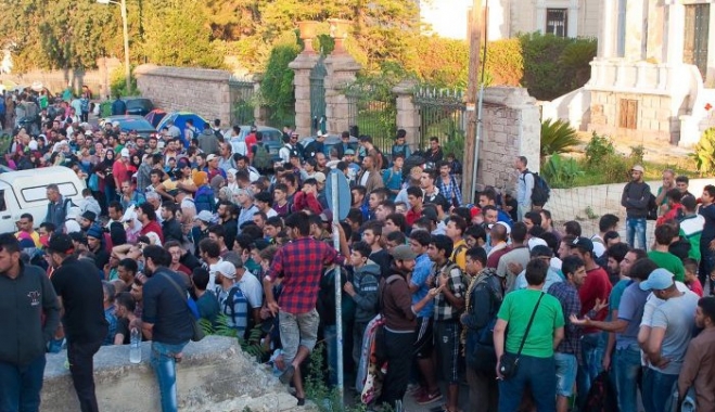 Αποσυμφόρηση στη Μυτιλήνη με την αναχώρηση 10.000 προσφύγων (βίιντεο)