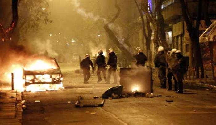 «Κρανίου τόπος» το κέντρο της Αθήνας μετά τα χθεσινά επεισόδια