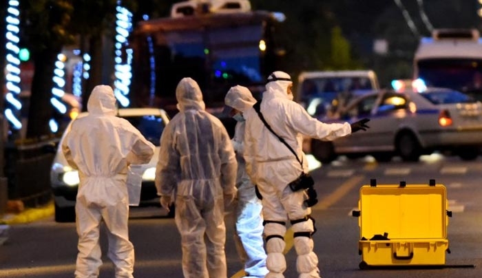 Βόμβα στην είσοδο του υπουργείου Εργασίας - Τί «βλέπει» η αντιτρομοκρατική [εικόνες]
