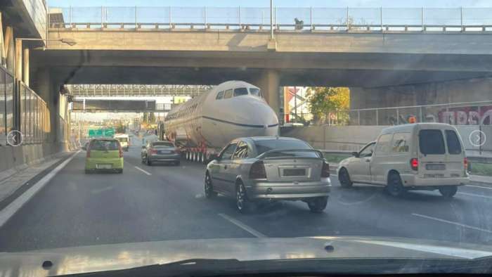 Αεροπλάνο προκάλεσε κυκλοφοριακό κομφούζιο Αττική Οδό: Δεν πίστευαν στα μάτια τους οι οδηγοί