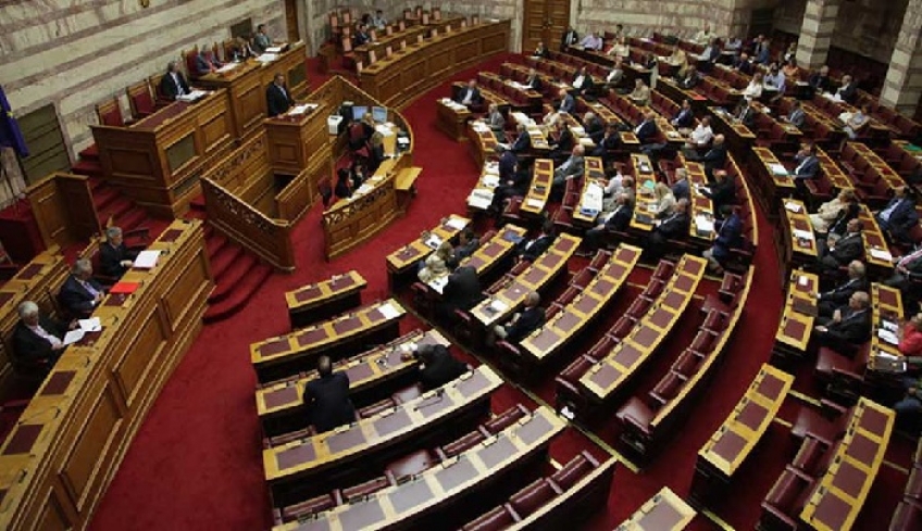 Ανατροπή: Πέρασε το άρθρο για τις σχέσεις Κράτους-Εκκλησίας