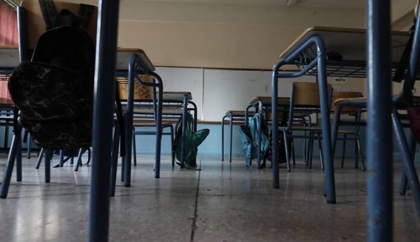 Υπουργείο Υγείας: Ενα self test στα σχολεία – 100% πληρότητα στα γήπεδα