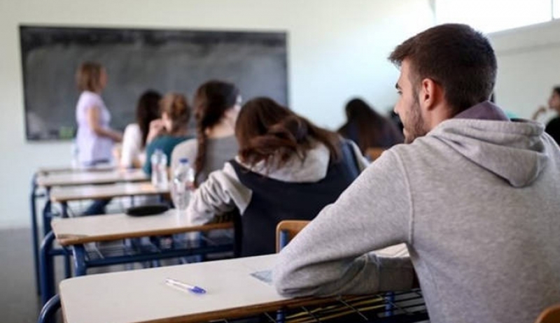 Πανελλήνιες 2018: Το «ασανσέρ» των βάσεων – Πάνω η Νομική, κάτω Πολυτεχνικές και Ιατρική