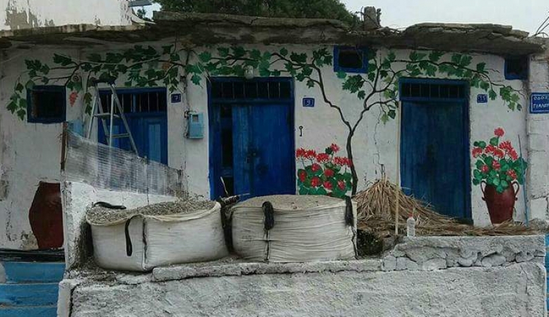 Κρήτη: Ζωγραφίζει τα ερειπωμένα σπίτια και δίνει ζωή στο χωριό [εικόνες]