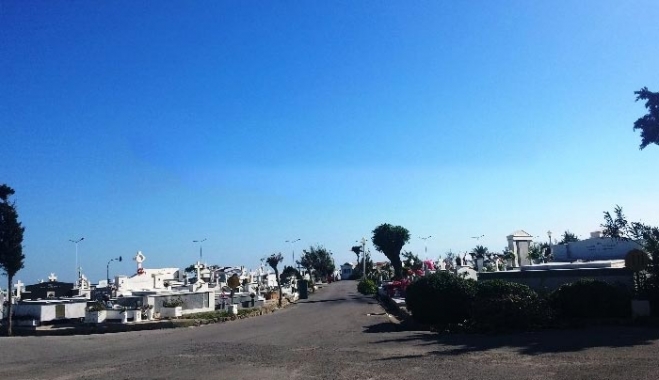Λεηλάτησαν το νεκροταφείο της Ρόδου - Ξερίζωσαν χάλκινα καντήλια από τα μνήματα (βίντεο)