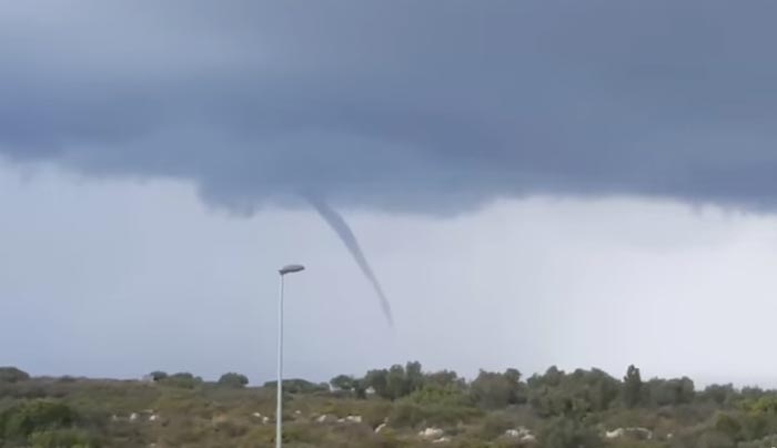 Εντυπωσιακός υδροστρόβιλος στα Χανιά-ΒΙΝΤΕΟ