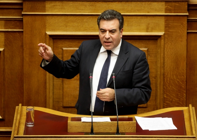 ΜΑΝΟΣ ΚΟΝΣΟΛΑΣ: «Η υποστελέχωση δημιουργεί προβλήματα λειτουργίας στο Ειρηνοδικείο Καρπάθου»
