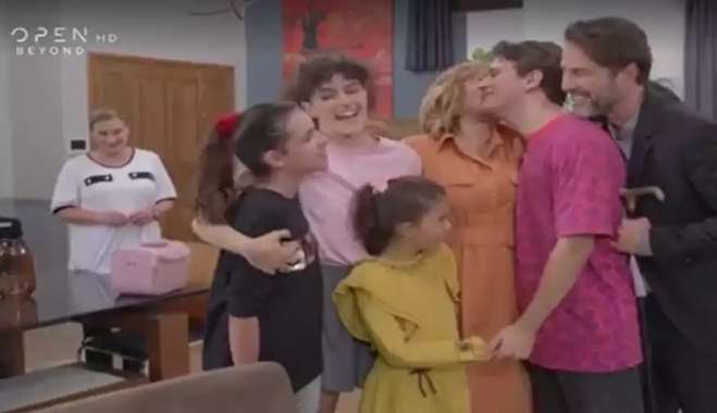Η δική μας οικογένεια: Έρχεται στις 3 Οκτωβρίου η νέα κωμική σειρά του OPEN - Δείτε το νέο τρέιλερ