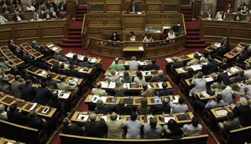 Αναδρομικά 24.000 ευρώ στους βουλευτές