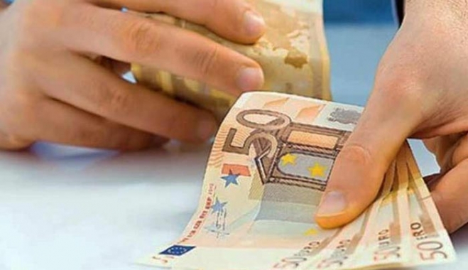 Μειώθηκαν τα επιτόκια νέων καταθέσεων και δανείων