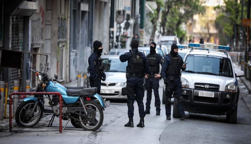 Εξάρχεια: Έκρυβε ναρκωτικά που διακινούσε σε Νηπιαγωγείο και Δημοτικό Σχολείο