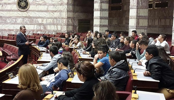 Ο Δ. Κρεμαστινός σε συνάντηση στη Βουλή με μαθητές από τον Αρχάγγελο (Φωτό)