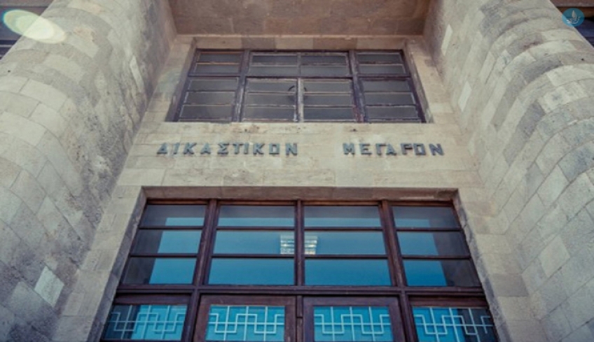Νέα εξαιρετικά περίεργη καταγγελία για βιασμό 16χρονης από τον πατέρα της