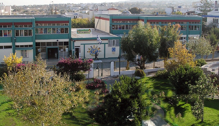 Χτύπησαν πάλι οι "γνωστοί άγνωστοι" βάνδαλοι στο Δημοτικό Ζηπαρίου