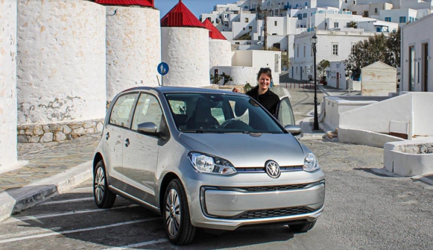 VW – Kosmocar: Έφτασαν τα πρώτα ηλεκτρικά αυτοκίνητα και μηχανάκια στην Αστυπάλαια