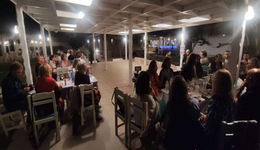 Στην Κέφαλο βρέθηκαν 30 χορευτές από διαφορετικά μέρη, για εκμάθηση παραδοσιακών ελληνικών χορών!