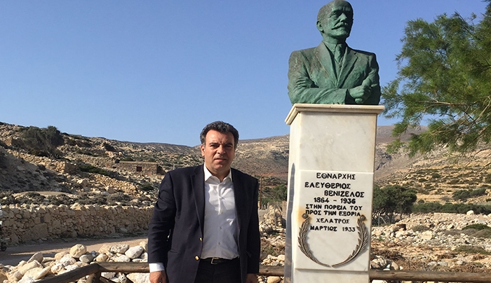 «Ο Γολγοθάς των κατοίκων της Κάσου, που είναι αναγκασμένοι να ταξιδεύουν στη Ρόδο ή στην Κρήτη για να προμηθεύονται ενέσιμα φάρμακα - Ερώτηση στη Βουλή του Μάνου Κόνσολα»