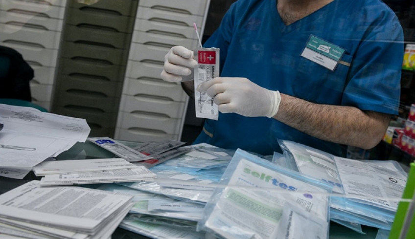 Νέα μέτρα: Οι ημερομηνίες διάθεσης των δωρεάν self-test για όλους τους ενήλικους ενόψει Χριστουγέννων