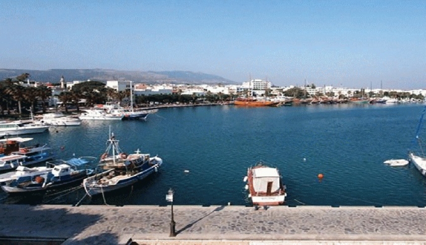 Κως: Έπεσε μεθυσμένος με το αυτοκίνητο στη θάλασσα και σχεδόν… βύθισε σκάφος