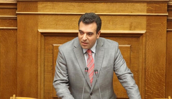 «Αντί να ενισχυθεί η ζωή στη Κίναρο, πολιτεία και γραφειοκρατία κάνουν δύσκολη τη ζωή της μοναδικής κατοίκου»
