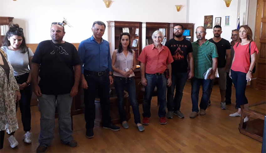 Επίσκεψη απεργών στο Δήμαρχο